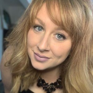 Follow me on Instagram @authentic.ellis 🖤